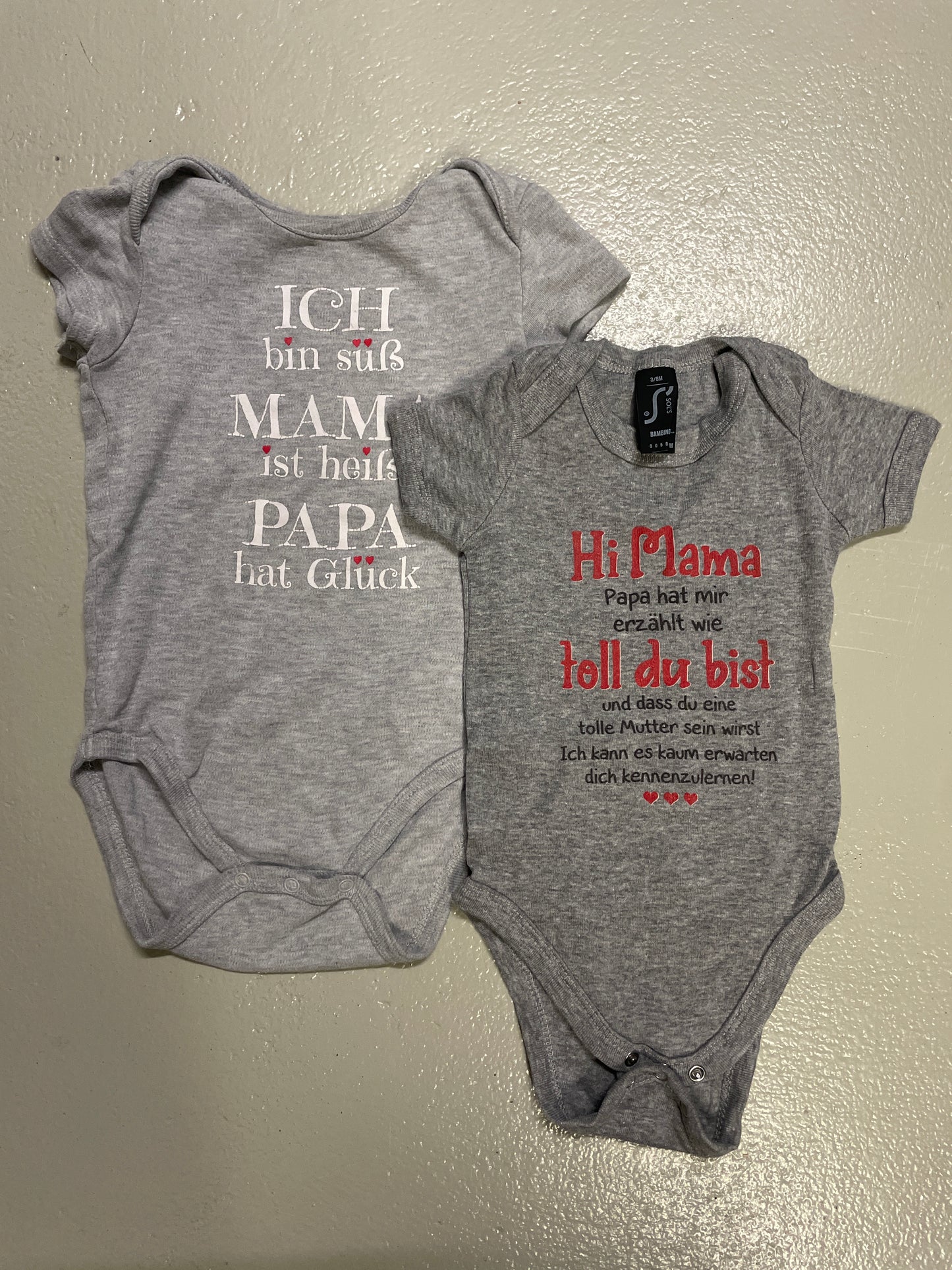 2-pack - Short bodysuit (saying) - size 68