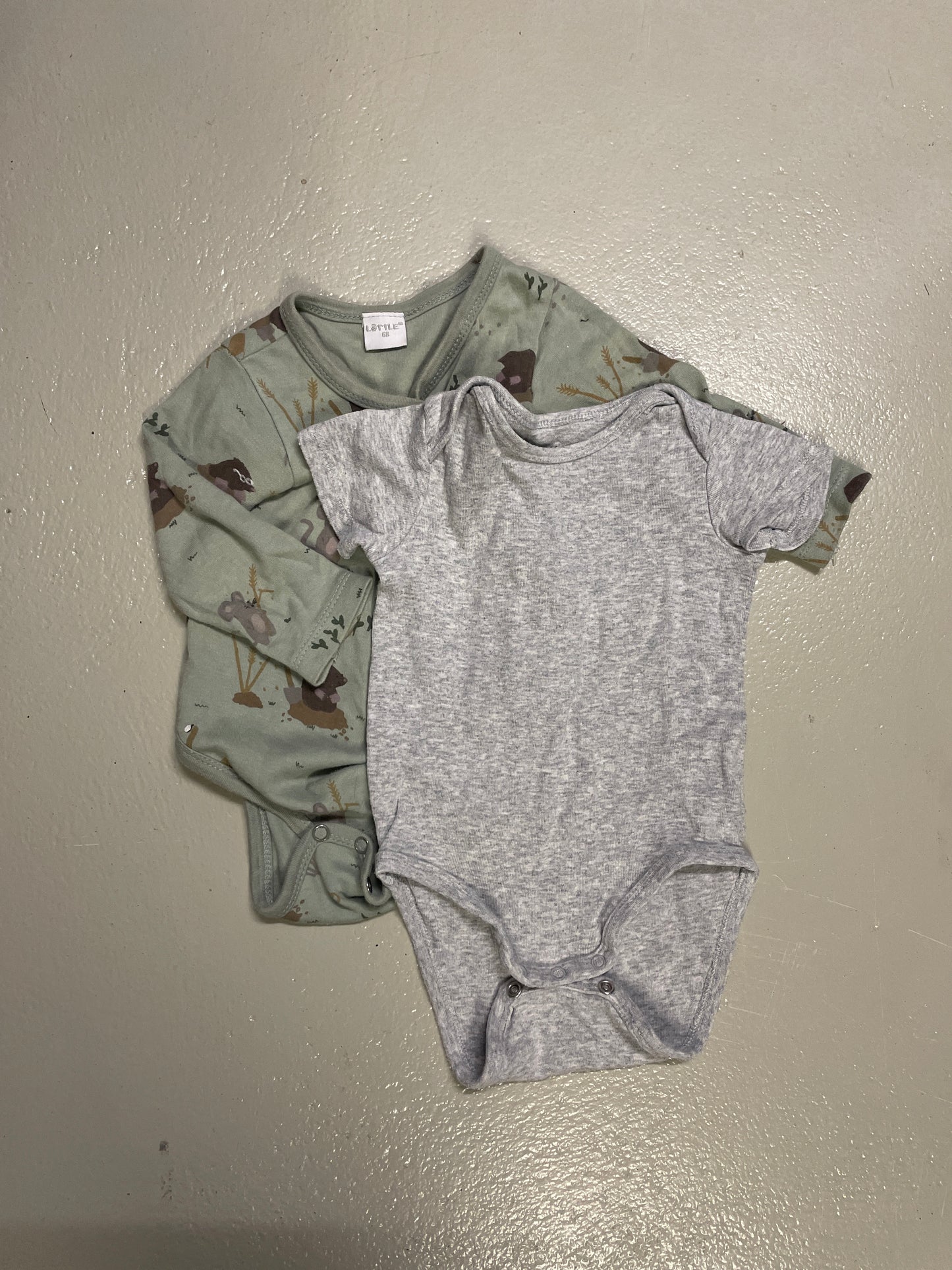 2-piece bundle - bodysuit - size 68