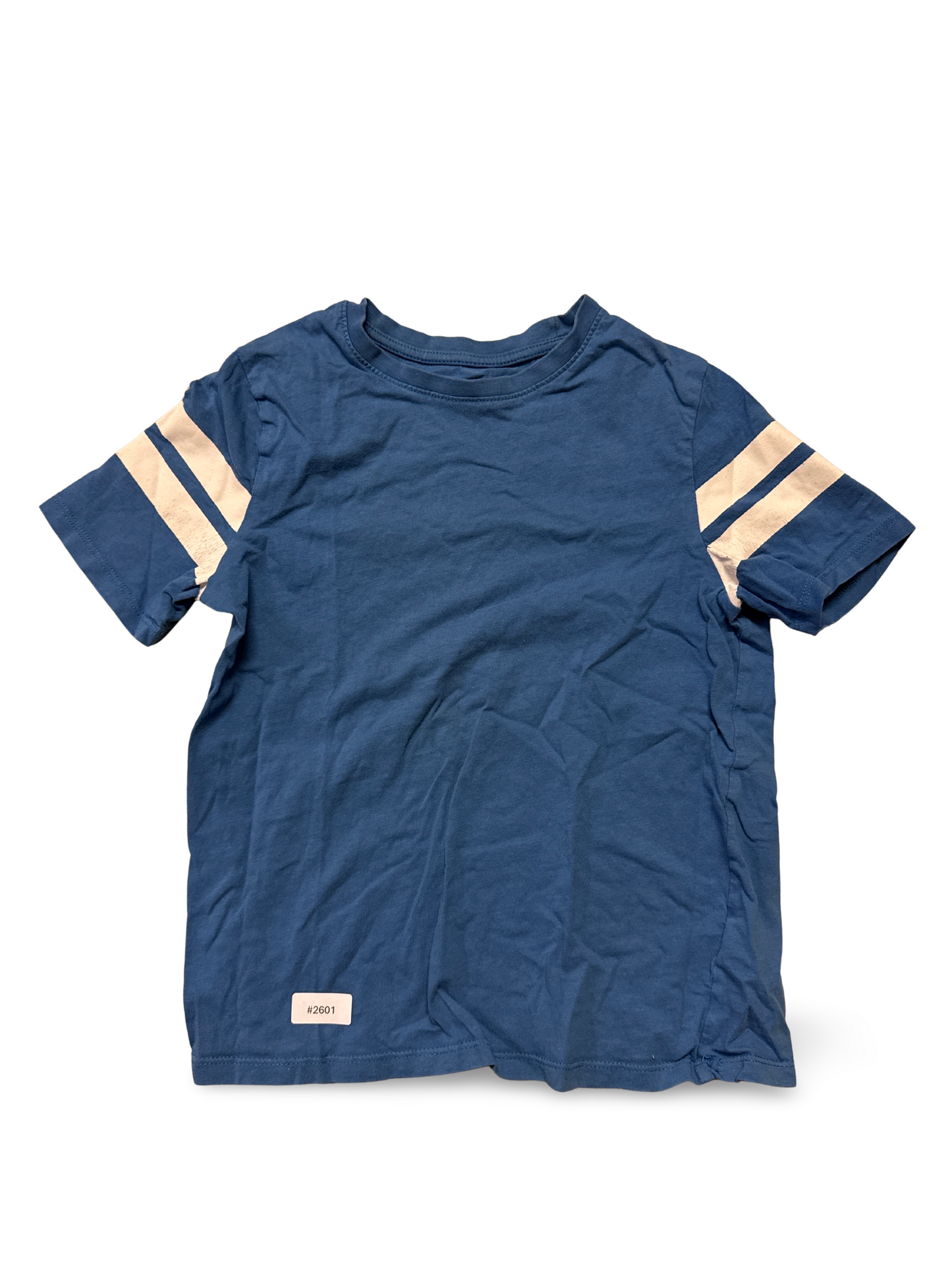 Blaues T-Shirt mit weissen Streifen an den Ärmeln - Gr. 134