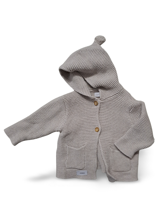 Gestrickte Kapuzenjacke mit Holzknöpfen - Gr. 68