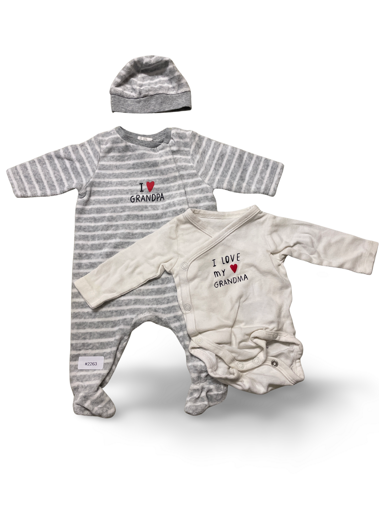 Gestreifter Strampler mit Mütze und Wickelbody - Gr. 50