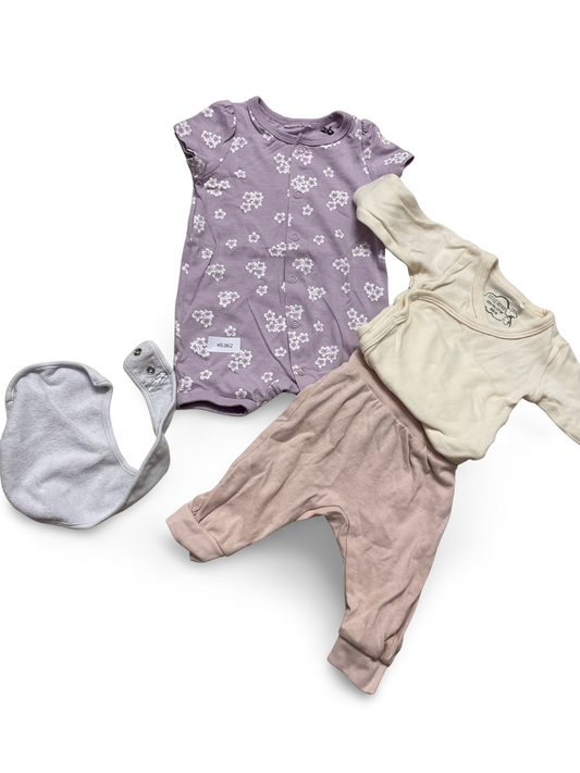 Strampler und Body mit Hose mit Füssen - Gr. 62
