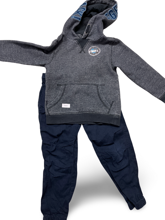 Dunkelgrauer Kapuzenpullover mit Jogginghose - Gr. 110