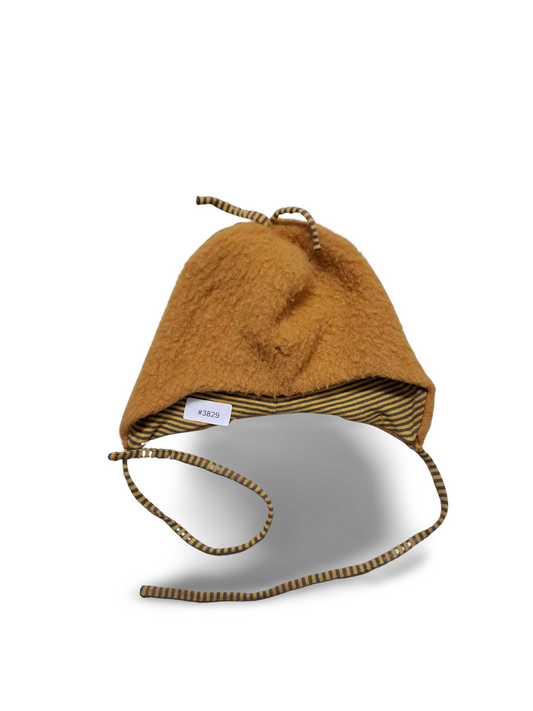 Senfgelbe Fleece-Mütze mit gestreiftem Futter und Kinnbändern - Gr. 80