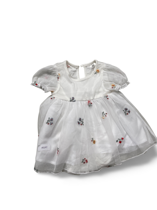 Weisses Tüllkleid mit Blumenstickerei - Gr. 62