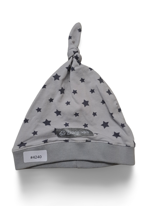 Babymütze mit Knoten und Sternen - Gr. 68