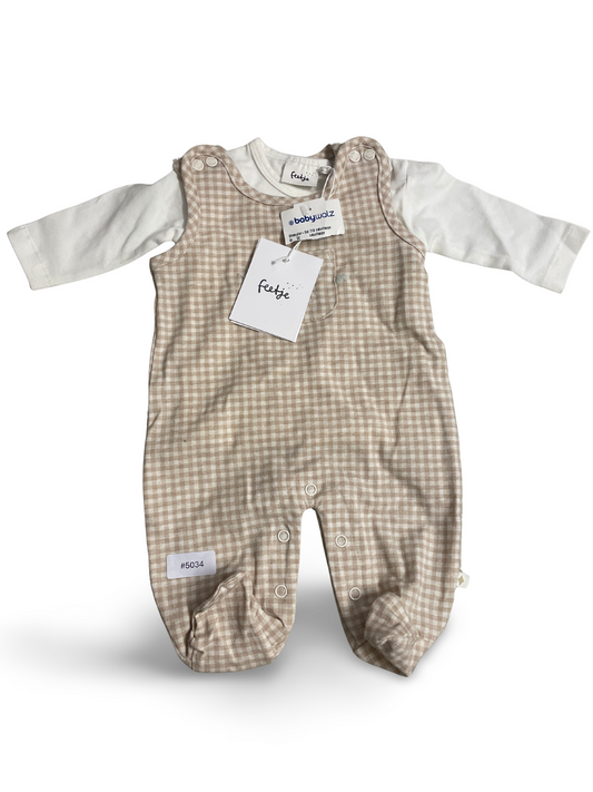 Beiger karierter Strampler mit Langarmshirt und Fuesse - Gr. 50