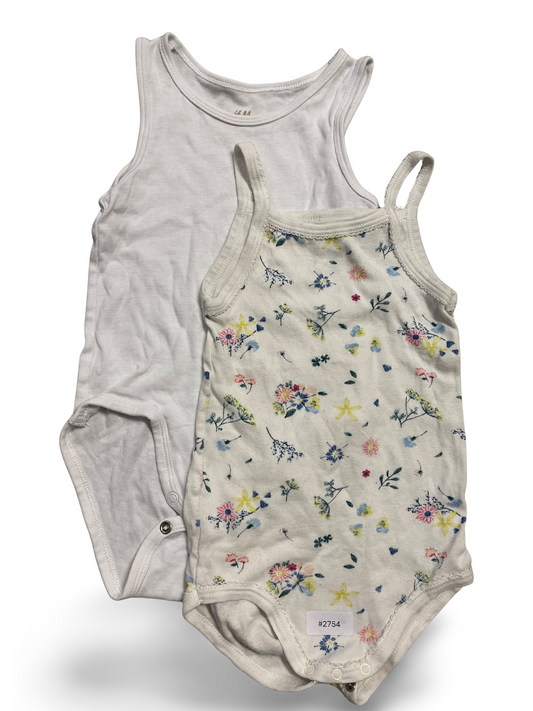 2er Bundle ärmellose Babybodys weiss mit Blumenmuster - Gr. 86