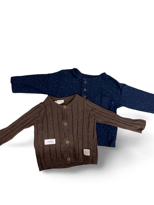 Blauer Strampler mit braunem Strickcardigan - Gr. 62