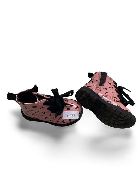 Rosa Stiefeletten mit Buchstabenprint - Gr. 19
