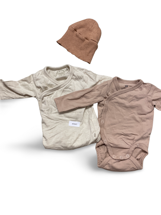 2er Bundle Wickelbodys und Mütze - Gr. 62
