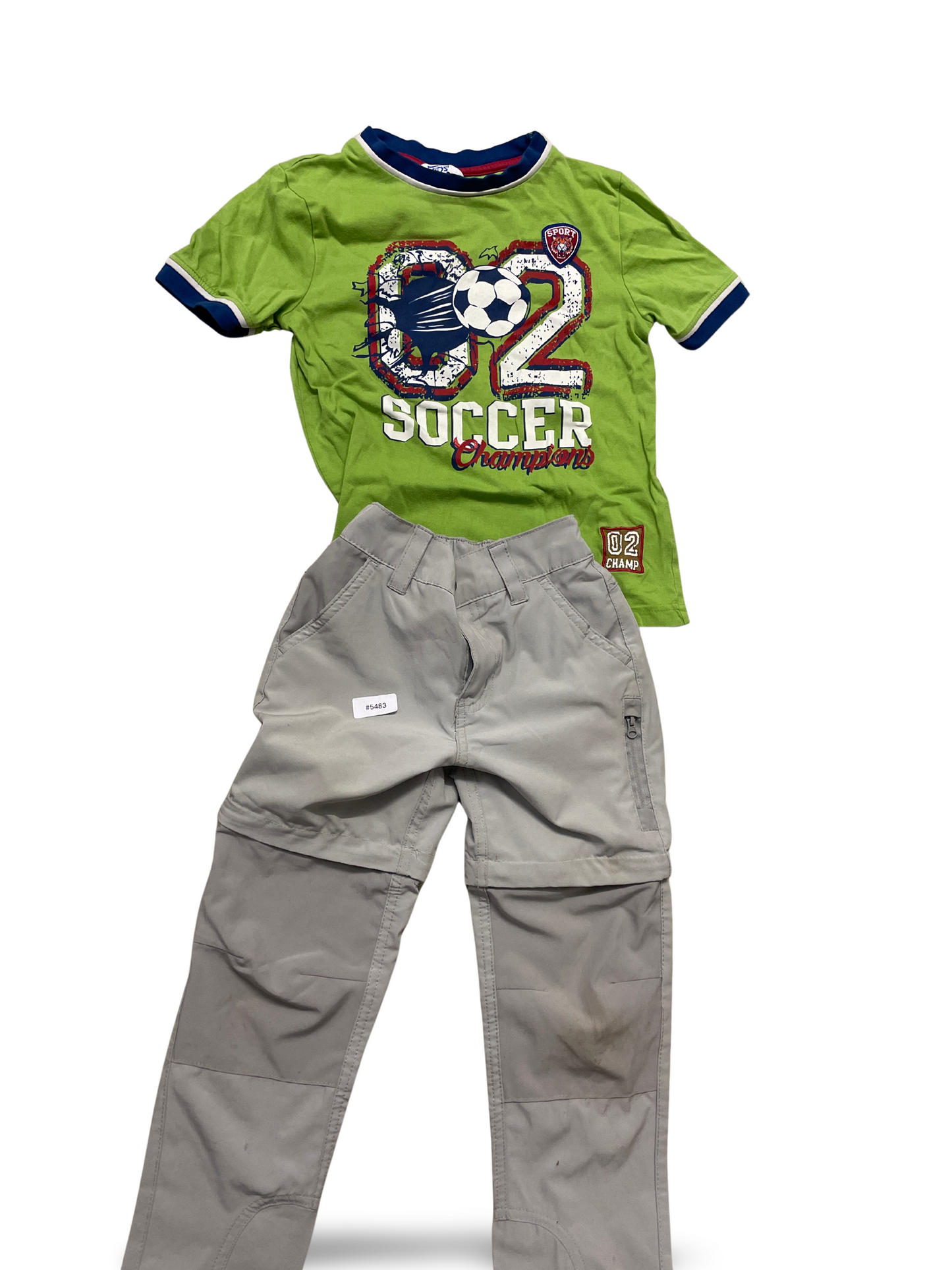 T-Shirt mit Fussballprint und graue Cargohose - Gr. 116