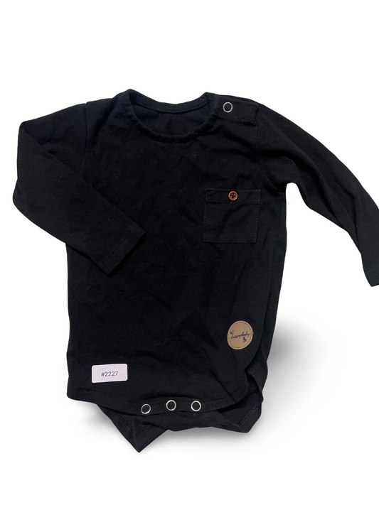 Schwarzer Langarmstrampler mit Tasche - Gr. 62