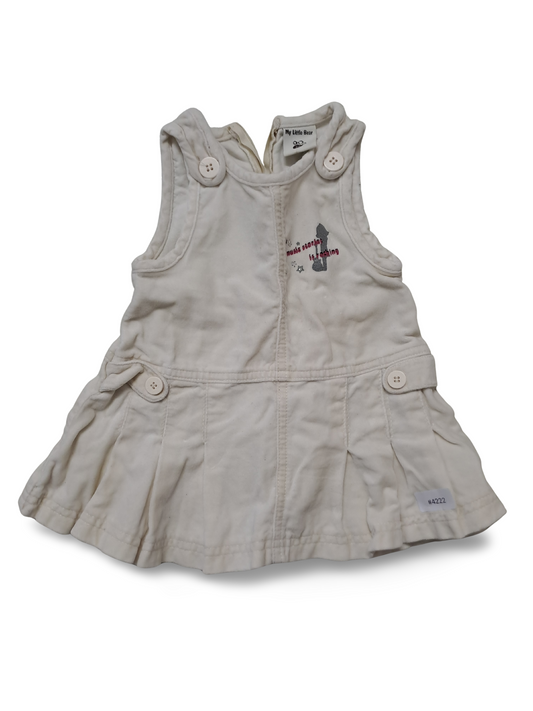 Beiges Trägerkleid mit Knopfdetails - Gr. 68