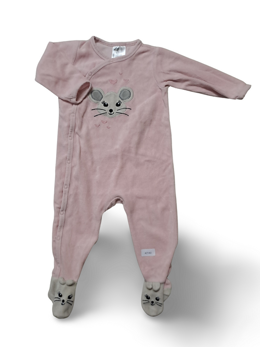 Rosa Strampler mit Füssen und Mausmotiv - Gr. 80