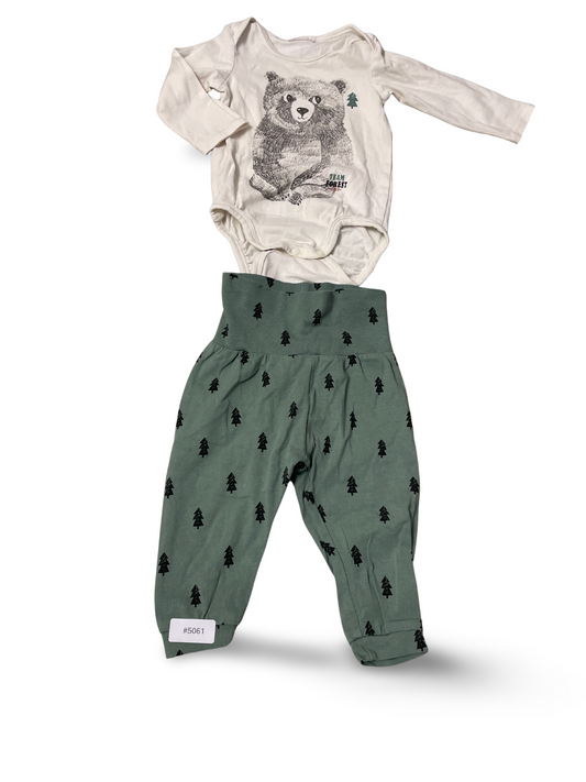Body mit Bärenprint und Leggings mit Tannenprint - Gr. 56