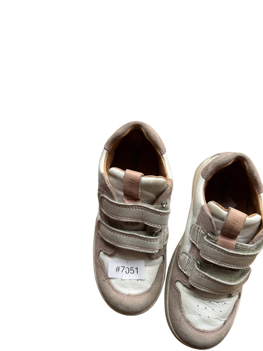 Turnschuhe mit Klettverschluss - Gr. 29