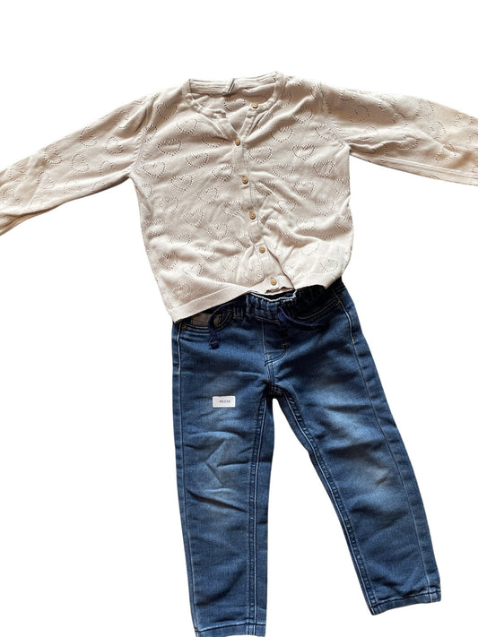 Strickjacke und Jeans - Gr. 104
